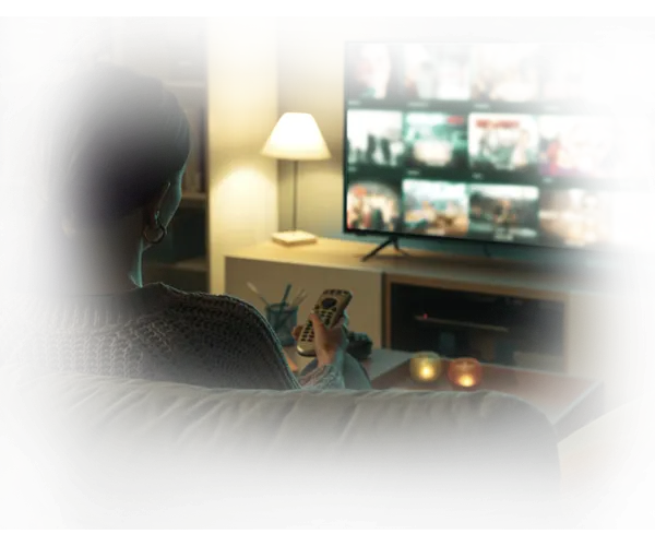 Interface do streaming mostrando catálogo de filmes e séries na TV e celular